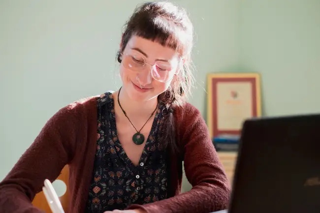 Naturheilkundliche Unterstützung für Darmgesundheit bei Alischa-Maria Scheid