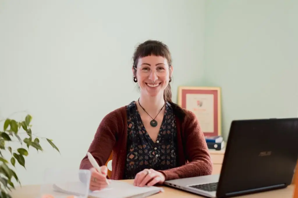 Verbindung von Naturheilkunde und moderner Diagnostik bei Alischa-Maria Scheid